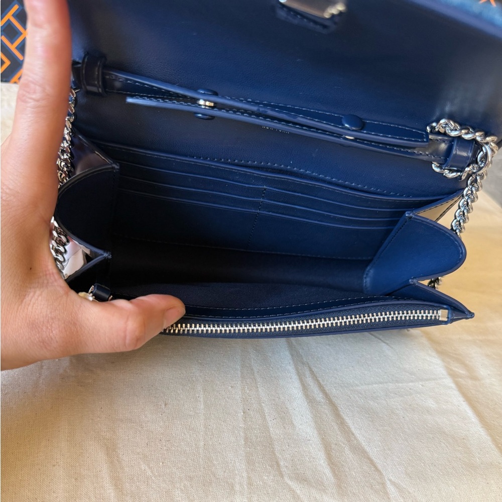 NWT , tory burch crossbody Stylish Blue Quilted Chain Bag - Picture 9 of 14